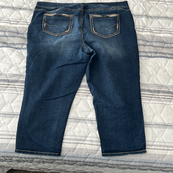 Slide on Capri jeans - Picture 3 of 5